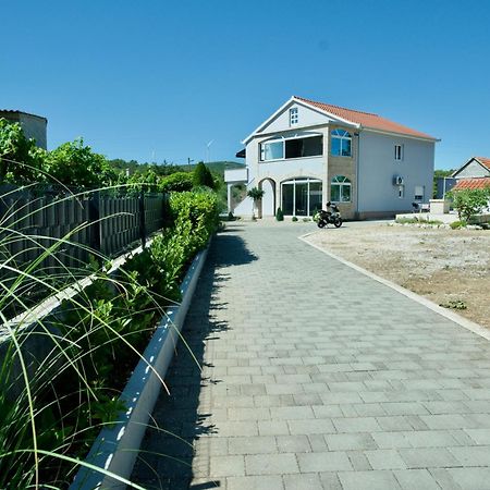 Bristivica Apartment Lana מראה חיצוני תמונה