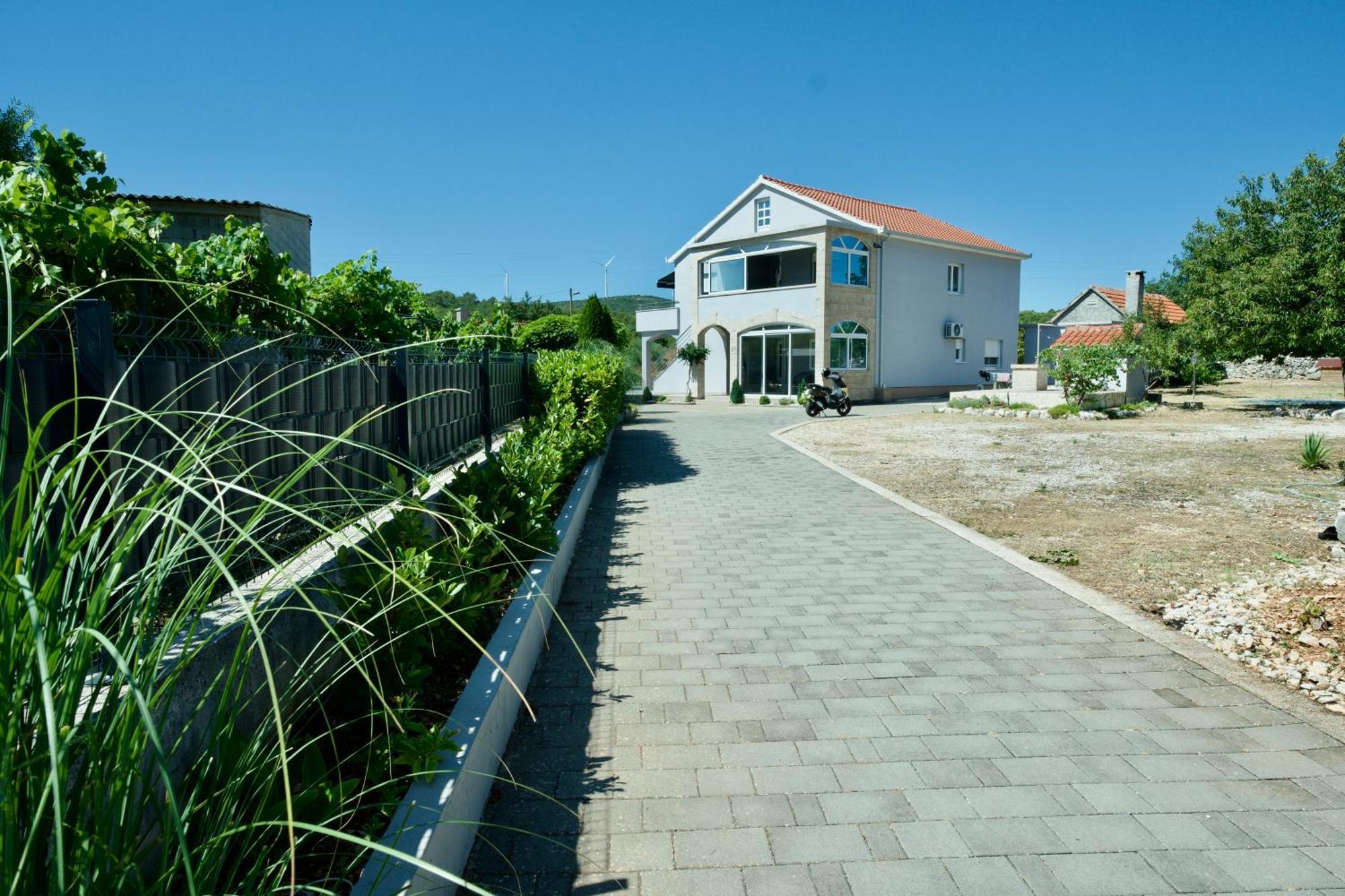 Bristivica Apartment Lana מראה חיצוני תמונה