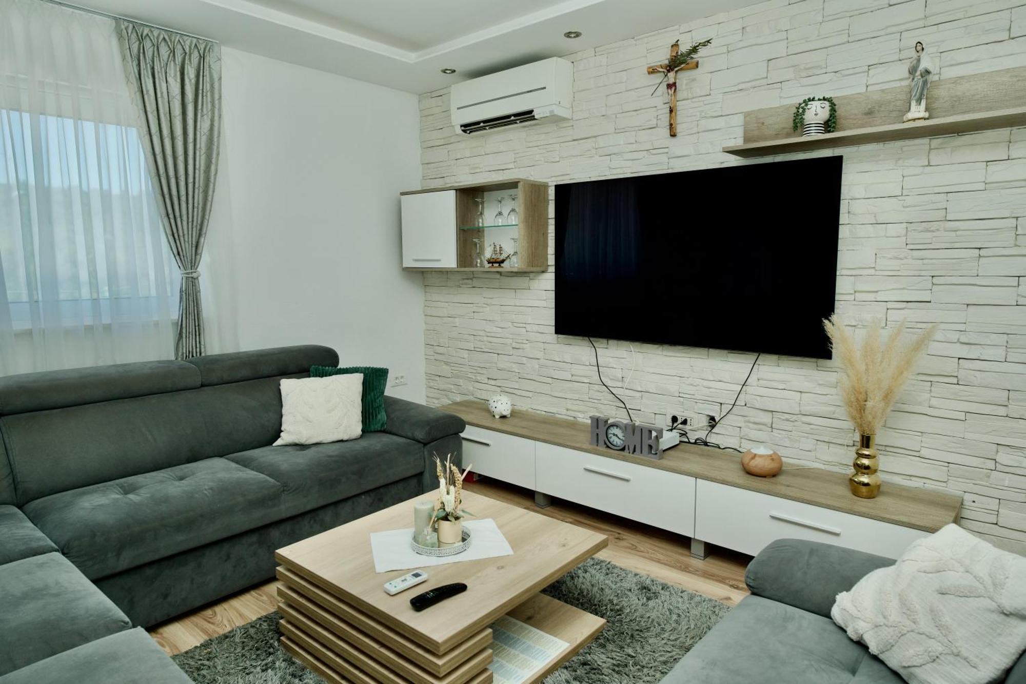 Bristivica Apartment Lana מראה חיצוני תמונה