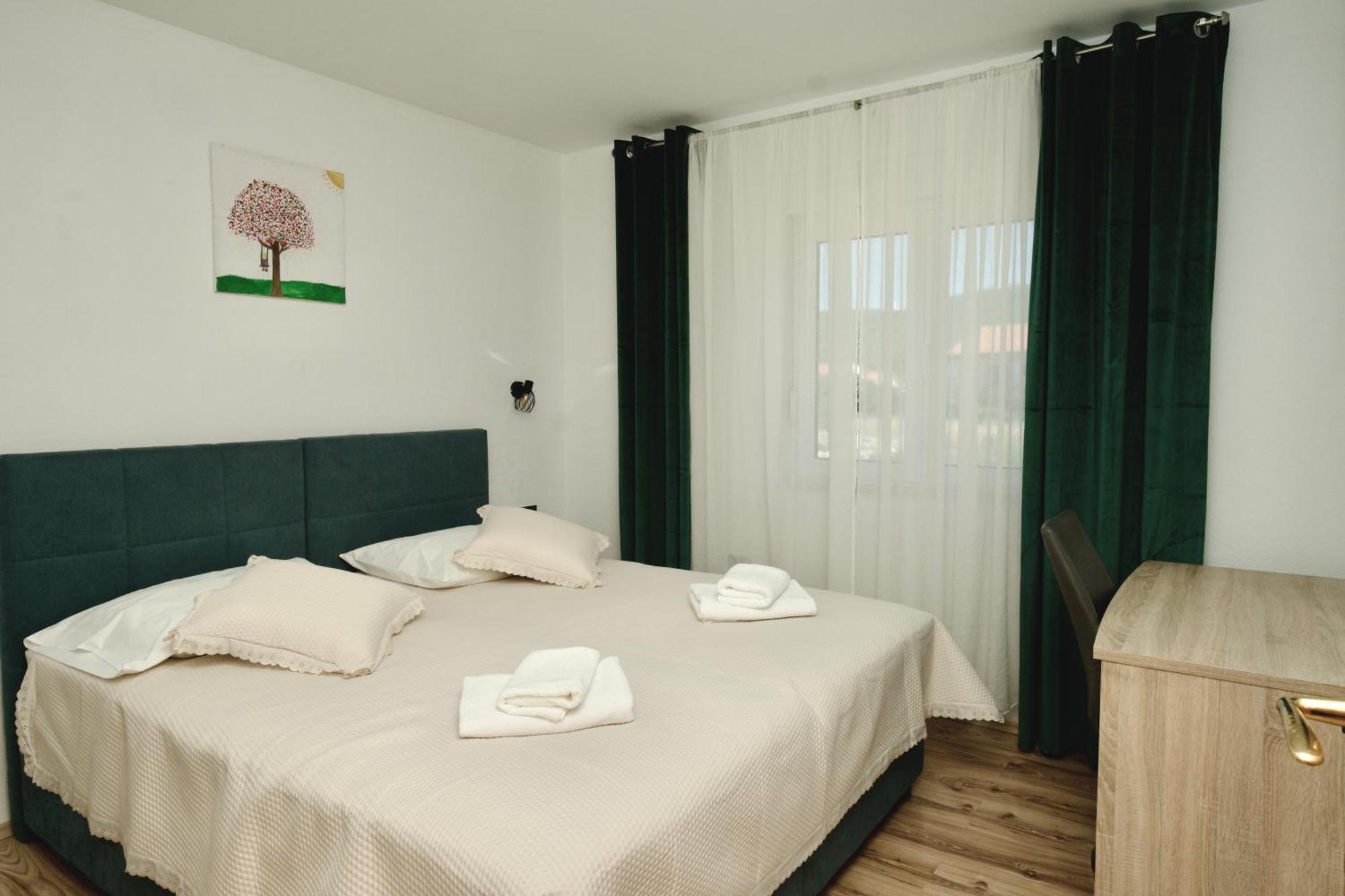 Bristivica Apartment Lana מראה חיצוני תמונה